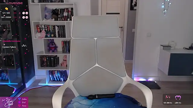 Snapshot of Emma_Bryan chatting on 10-25-25, 06:46 Emma Bryan online show from 10-25-25, 06:46