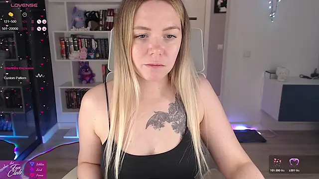 Snapshot of Emma_Bryan chatting on 11-21-25, 06:17 Emma Bryan online show from 11-21-25, 06:17