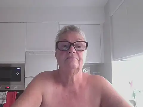 GrannyChrissy68 online show from 10-11-25, 09:02