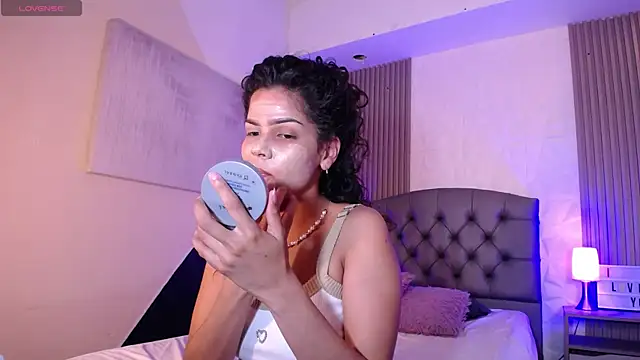 Snapshot of ximena_diaz chatting on 02-06-25, 07:40 ximena diaz online show from 02-06-25, 07:40