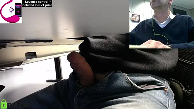 Snapshot of pliko chatting on 11-20-25, 01:44 pliko online show from 11-20-25, 01:44