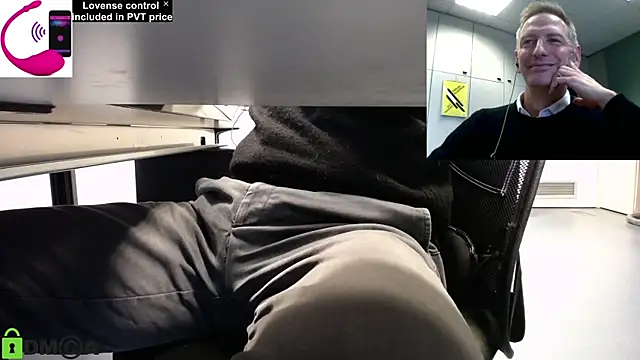 Snapshot of pliko chatting on 12-01-25, 10:31 pliko online show from 12-01-25, 10:31