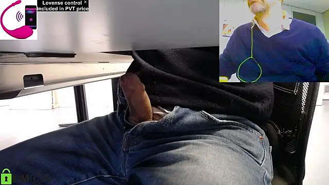 Snapshot of pliko chatting on 01-13-26, 10:42 pliko online show from 01-13-26, 10:42