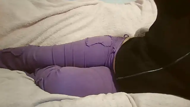 Snapshot of beautylovess chatting on 10-23-25, 11:20 beautylovess online show from 10-23-25, 11:20