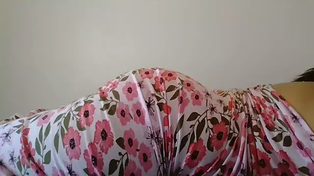 Snapshot of beautylovess chatting on 11-03-25, 08:04 beautylovess online show from 11-03-25, 08:04