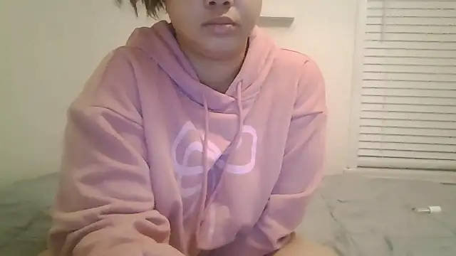 Snapshot of beautylovess chatting on 11-10-25, 09:08 beautylovess online show from 11-10-25, 09:08