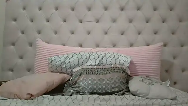 Snapshot of beautylovess chatting on 12-18-25, 03:29 beautylovess online show from 12-18-25, 03:29