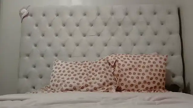 Snapshot of beautylovess chatting on 01-10-26, 02:52 beautylovess online show from 01-10-26, 02:52