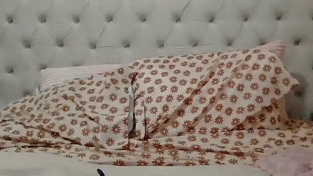 Snapshot of beautylovess chatting on 01-12-26, 11:10 beautylovess online show from 01-12-26, 11:10