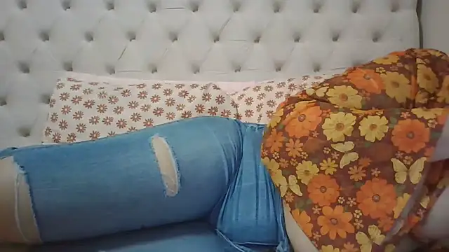 Snapshot of beautylovess chatting on 01-16-26, 06:39 beautylovess online show from 01-16-26, 06:39