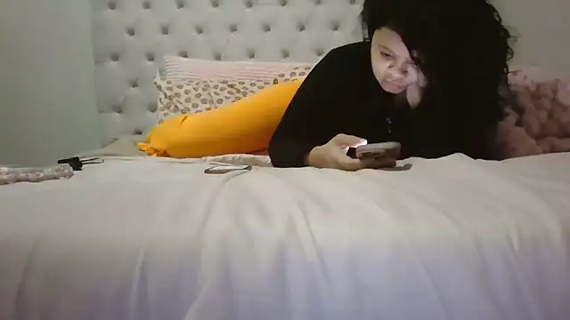 Snapshot of beautylovess chatting on 01-18-26, 12:09 beautylovess online show from 01-18-26, 12:09