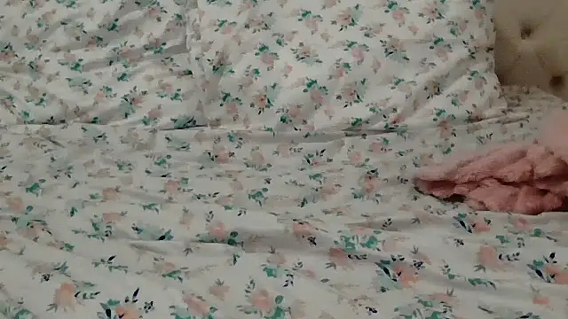 Snapshot of beautylovess chatting on 02-11-26, 10:37 beautylovess online show from 02-11-26, 10:37