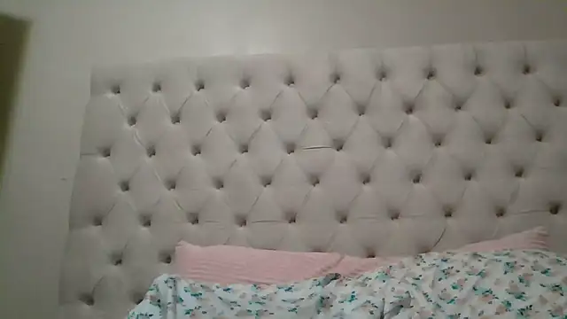 Snapshot of beautylovess chatting on 02-18-26, 01:01 beautylovess online show from 02-18-26, 01:01