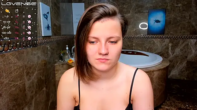 Snapshot of MelindaTin chatting on 10-31-25, 12:33 MelindaTin online show from 10-31-25, 12:33