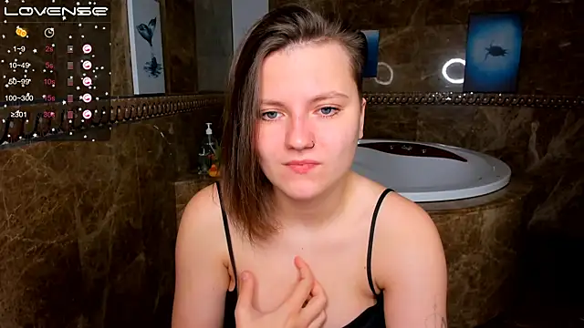 Snapshot of MelindaTin chatting on 11-08-25, 12:33 MelindaTin online show from 11-08-25, 12:33