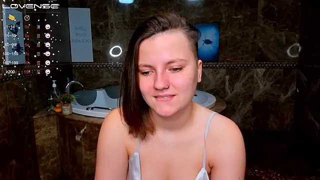 Snapshot of MelindaTin chatting on 11-23-25, 12:43 MelindaTin online show from 11-23-25, 12:43