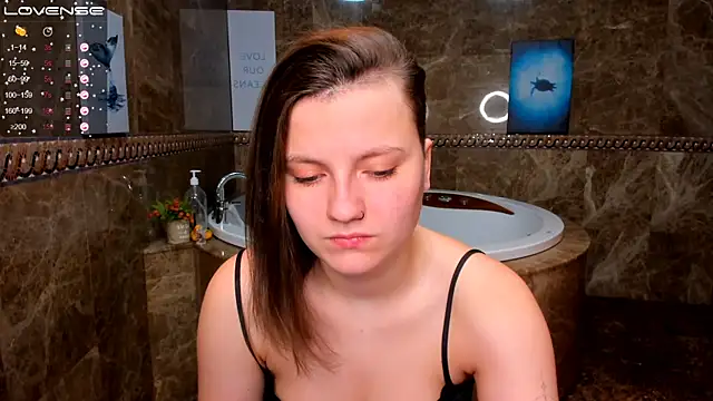 Snapshot of MelindaTin chatting on 01-10-26, 12:56 MelindaTin online show from 01-10-26, 12:56