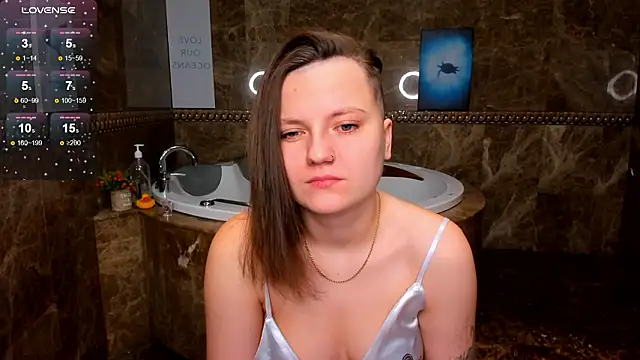 Snapshot of MelindaTin chatting on 02-01-26, 12:42 MelindaTin online show from 02-01-26, 12:42