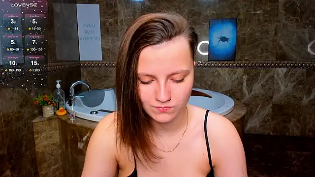 Snapshot of MelindaTin chatting on 02-06-26, 12:37 MelindaTin online show from 02-06-26, 12:37