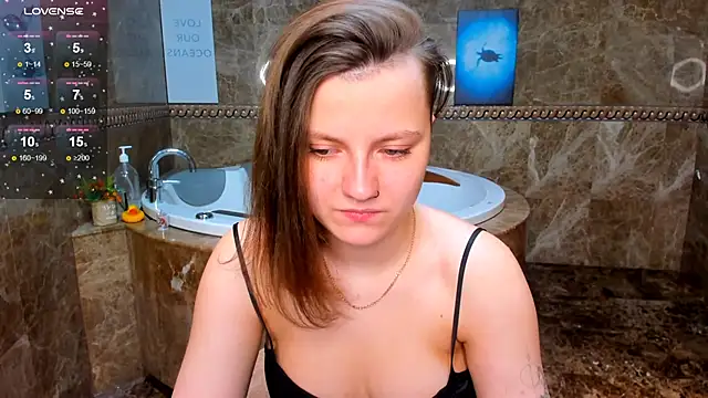 Snapshot of MelindaTin chatting on 02-12-26, 01:11 MelindaTin online show from 02-12-26, 01:11