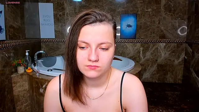 Snapshot of MelindaTin chatting on 02-13-26, 12:39 MelindaTin online show from 02-13-26, 12:39