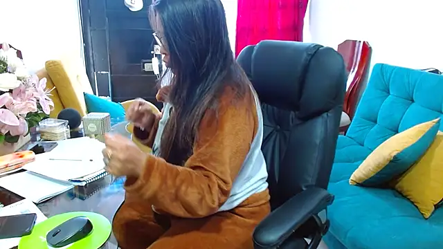 Ixchel Anaid online show from 11-13-25, 12:26