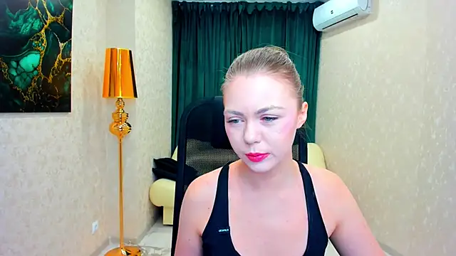 Strawberrye online show from 02-10-25, 03:24