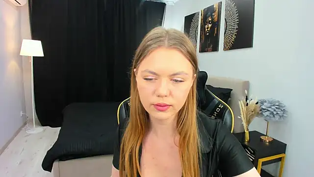 Strawberrye online show from 11-19-25, 03:28