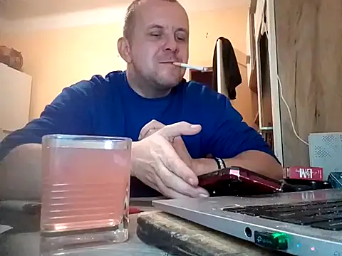 Snapshot of MrWhitePL chatting on 12-08-24, 05:44 MrWhitePL online show from 12-08-24, 05:44