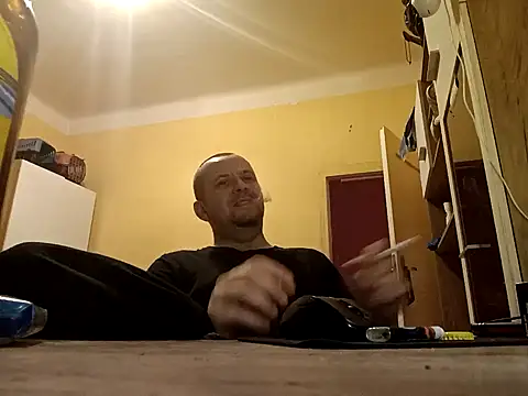 Snapshot of MrWhitePL chatting on 12-27-24, 08:28 MrWhitePL online show from 12-27-24, 08:28