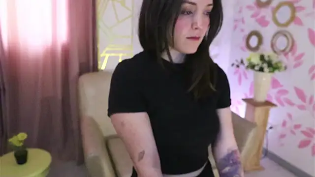 Snapshot of molly_marmalade_ chatting on 02-24-25, 03:31 molly marmalade  online show from 02-24-25, 03:31