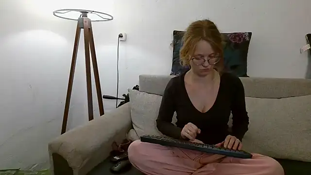 little-leni online show from 09-20-25, 09:05