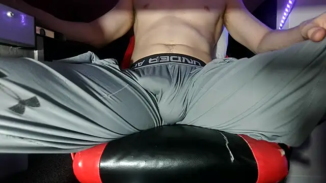 Snapshot of Dick_and_muscles chatting on 11-10-25, 02:21 Dick and muscles online show from 11-10-25, 02:21