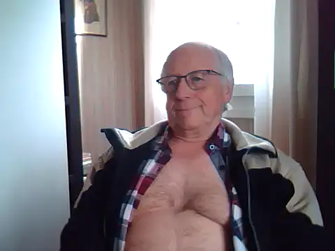 Snapshot of johnjohn622662 chatting on 03-12-25, 09:44 johnjohn622662 online show from 03-12-25, 09:44