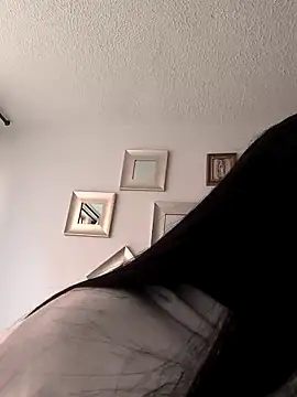 Snapshot of paola091 chatting on 02-08-25, 07:16 paola091 online show from 02-08-25, 07:16