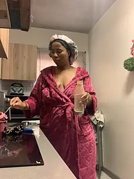 Snapshot of CurvyDesire1 chatting on 02-21-25, 04:40 CurvyDesire1 online show from 02-21-25, 04:40