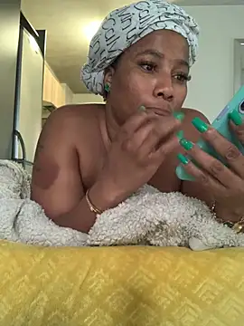 Snapshot of CurvyDesire1 chatting on 03-19-25, 01:07 CurvyDesire1 online show from 03-19-25, 01:07
