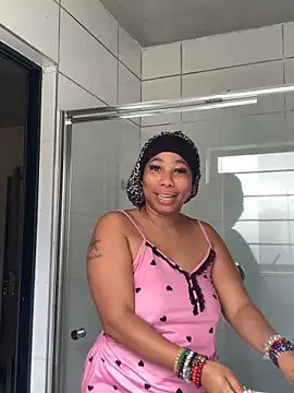 Snapshot of CurvyDesire1 chatting on 10-17-25, 05:54 CurvyDesire1 online show from 10-17-25, 05:54