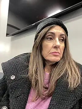 Snapshot of PreciousKittyXO chatting on 12-18-24, 06:57 PreciousKittyXO online show from 12-18-24, 06:57