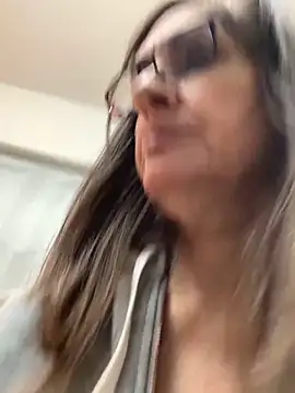 Snapshot of PreciousKittyXO chatting on 01-08-25, 12:17 PreciousKittyXO online show from 01-08-25, 12:17