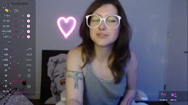 Snapshot of PlayfulApril chatting on 12-17-24, 11:16 PlayfulApril online show from 12-17-24, 11:16