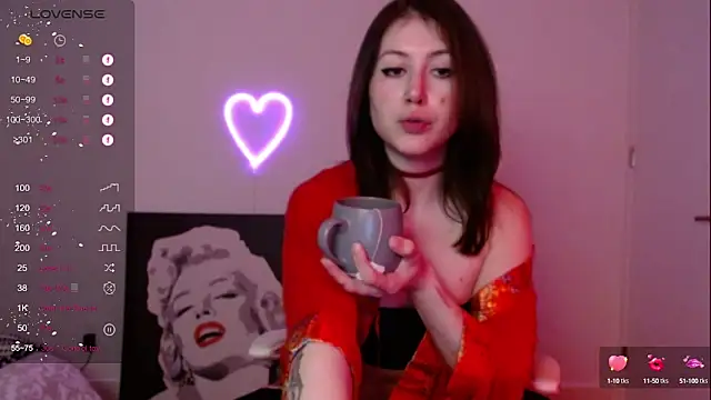 Snapshot of PlayfulApril chatting on 02-13-25, 01:29 PlayfulApril online show from 02-13-25, 01:29