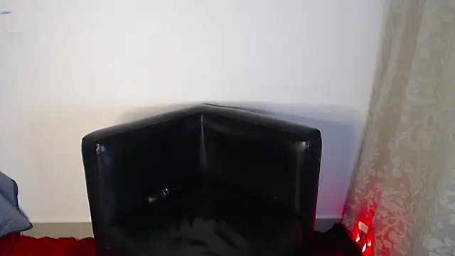 AmeliPonce online show from 09-28-25, 01:22