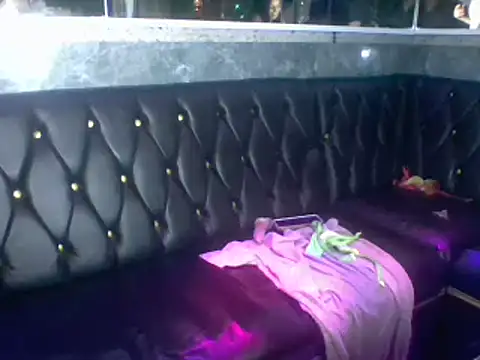 Snapshot of casaldeliciabrazil chatting on 02-14-25, 08:21 casaldeliciabrazil online show from 02-14-25, 08:21