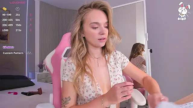 VirginChloe online show from 12-19-25, 03:02