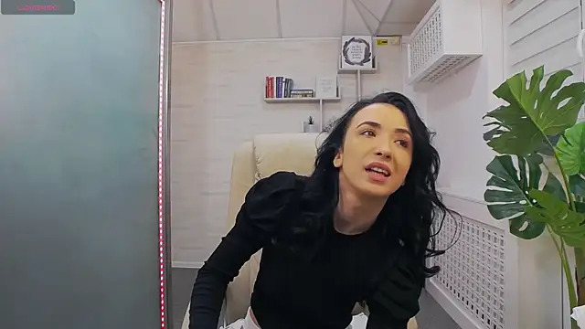 Snapshot of GlamKate chatting on 03-02-25, 06:37 GlamKate online show from 03-02-25, 06:37