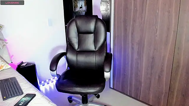 Ariella tits online show from 09-11-25, 10:32