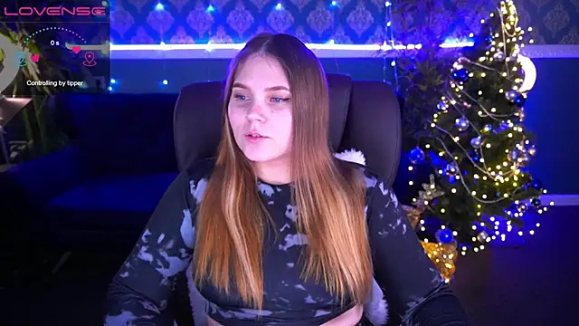 Snapshot of VinnaSky chatting on 12-22-24, 12:07 VinnaSky online show from 12-22-24, 12:07