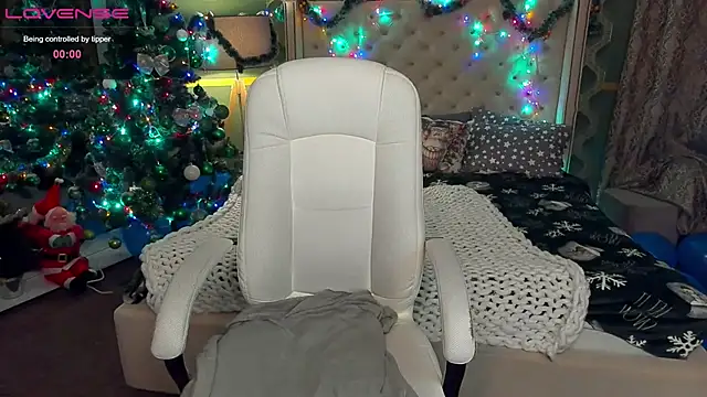 Snapshot of VinnaSky chatting on 12-22-24, 07:52 VinnaSky online show from 12-22-24, 07:52