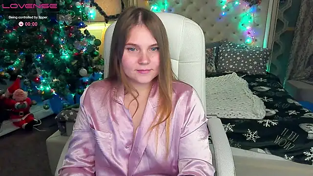 Snapshot of VinnaSky chatting on 12-23-24, 04:12 VinnaSky online show from 12-23-24, 04:12